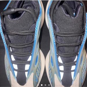 YEEZYS SIZE 7.5